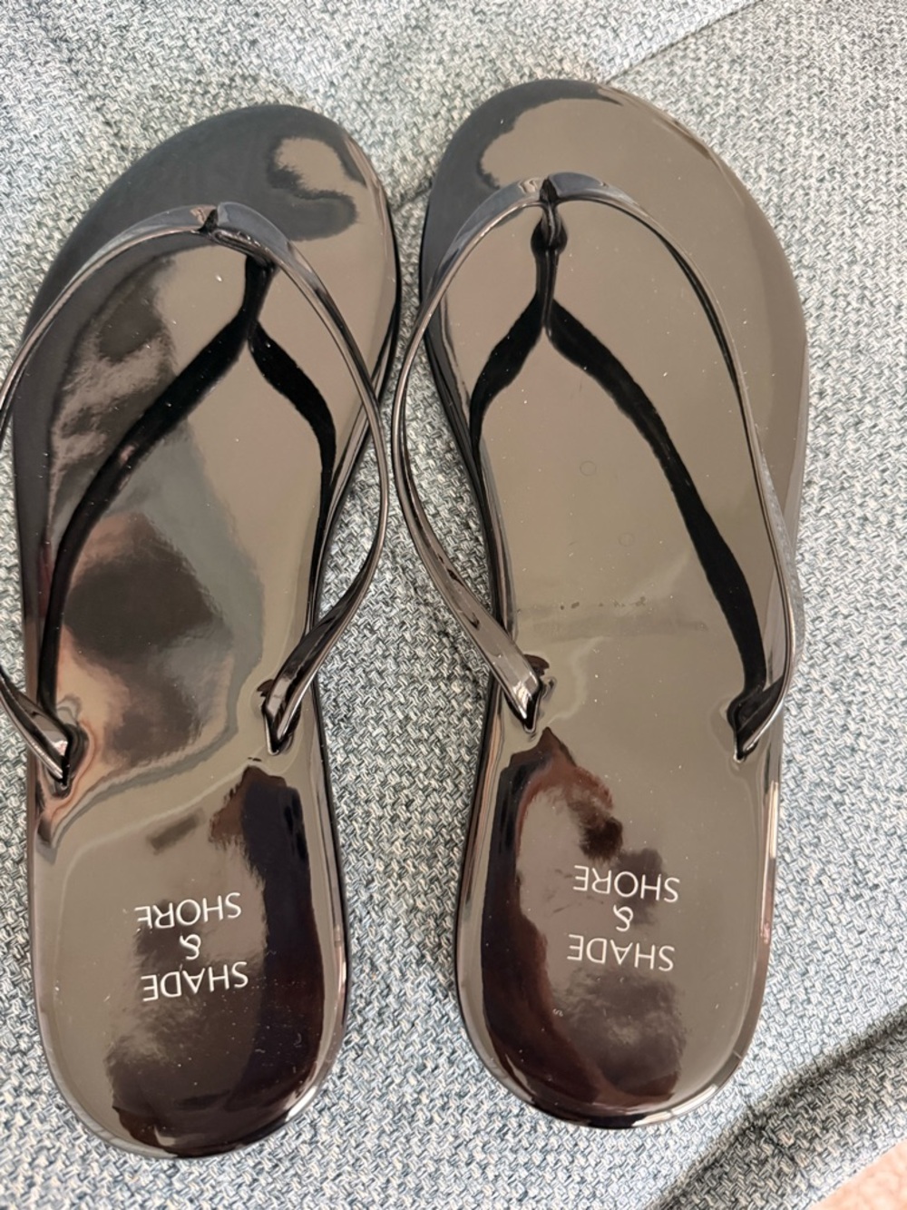Black Sand and Shore flip flops size 7 like new